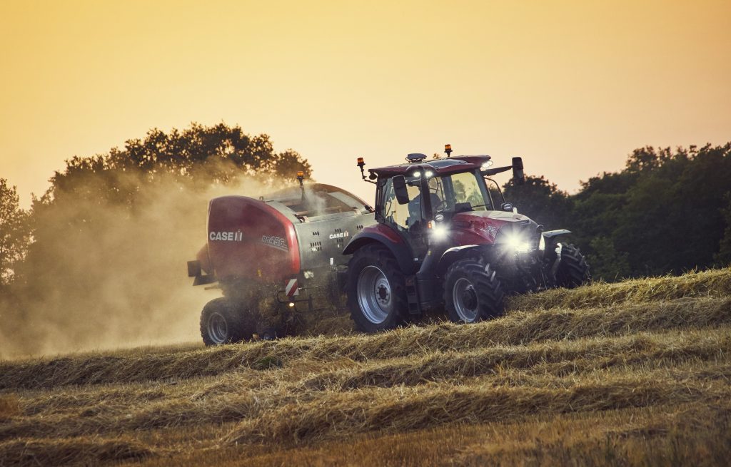 Ciągnik podczas pracy 